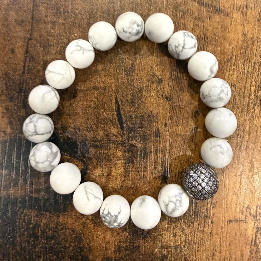 Howlite Crystal Bracelet with Silver Studded Accent Bead Stretch Bracelet - Picture 2 of 5